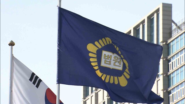 행인 폭행하고 경찰 위협 40대 징역 1년