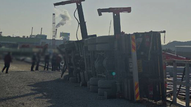 울주군 야적장에서 크레인 넘어져‥ 2명 부상