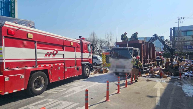 농수산물도매시장서 폐기물 수집 운반 차량 불