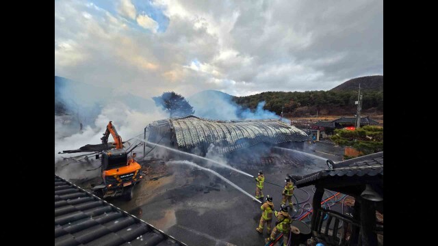 목조 건축 음식점 화재‥ 인명피해 없어