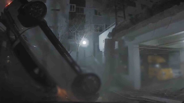 아파트 주차장에서 차량 추락‥ 60대 운전자 부상