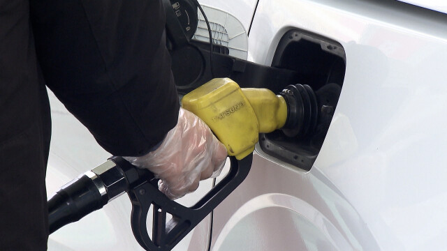 석유 최고가격제 시행‥ 주유소 기름값 하락