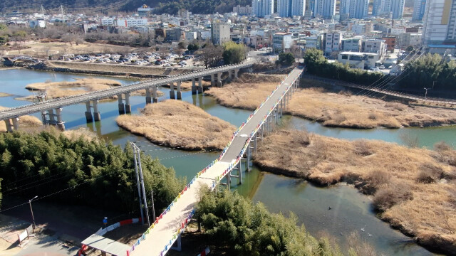 '삼호교' 차로 폭 줄이고 임시 통행로 조성