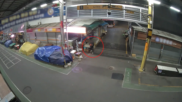 전통시장에서 55만 원 수산물 훔친 50대 구속