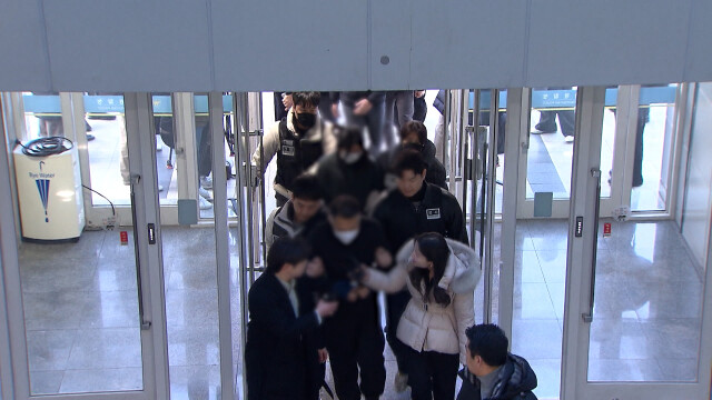 '캄보디아 부부 사기단' 남편 징역 15년 구형