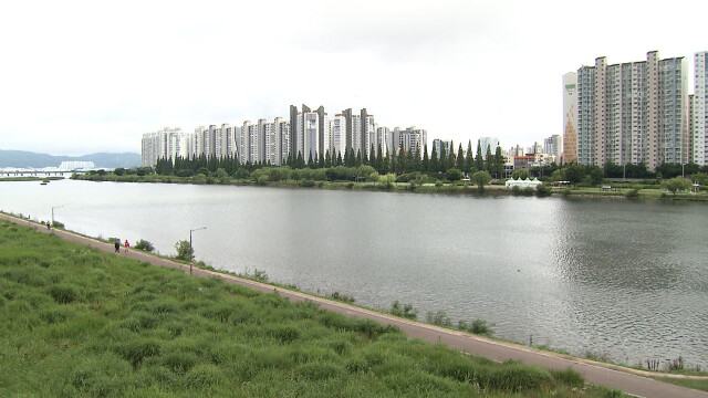 낮 기온 떨어져‥내일 곳곳에 5~20mm 비