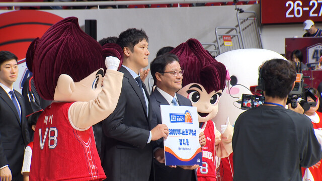 울산 현대모비스 홈 개막전‥함지훈 영구결번식